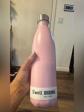 S'well Original 25oz Insulated Bottle - Light Pink with Silver Cap